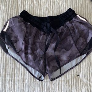 Lululemon Hotty Hot shorts